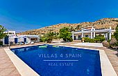4 Bed 3 Bath Villa with a private pool & parking in Aspe Alicante