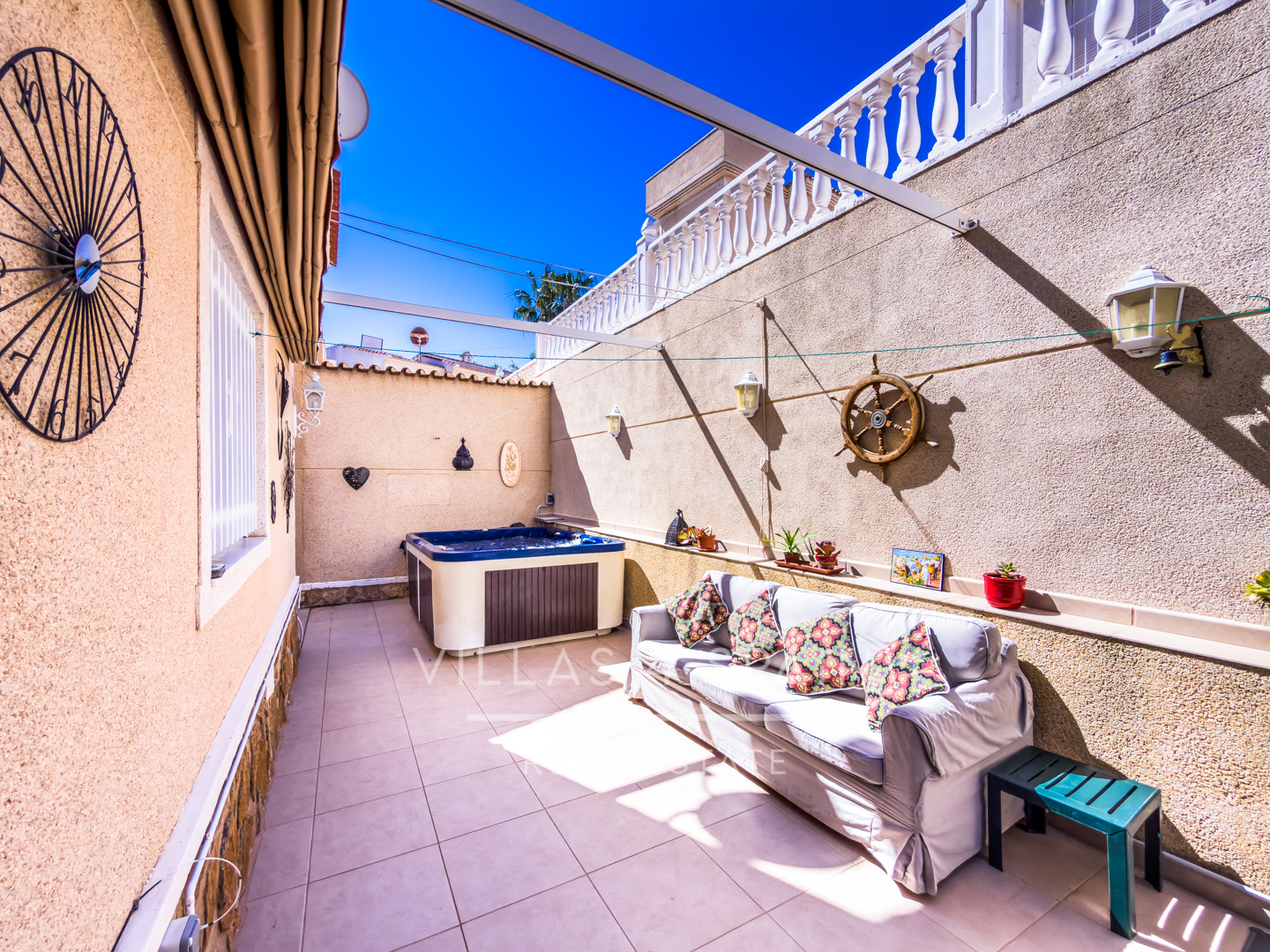 Resale - 3 Bed 3 bath Villa with Private Pool and Parking + Hot tub and Guest apartment in El Galan, Villamartin - calle marbella - Alicante