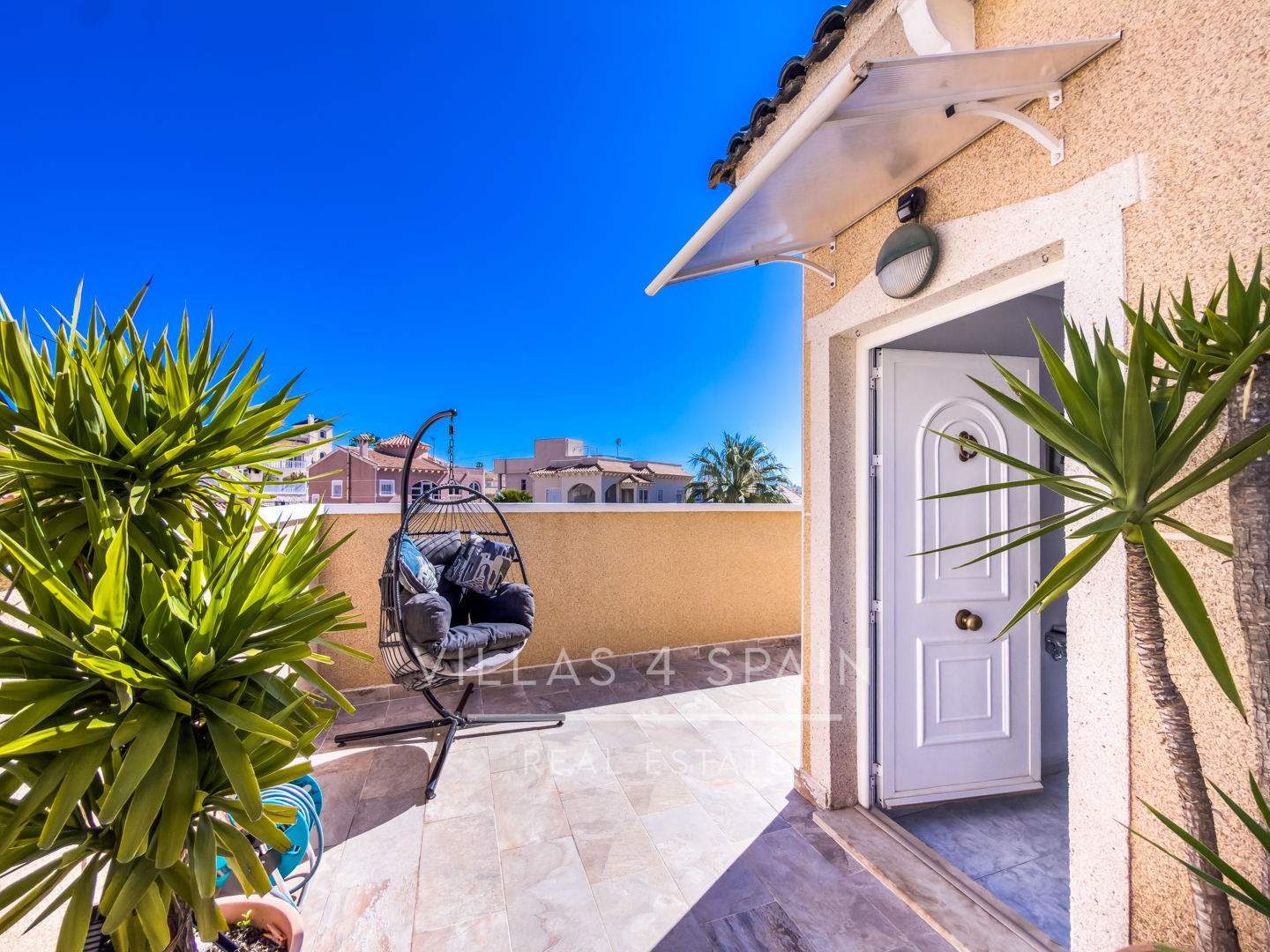 Resale - 3 Bed 3 bath Villa with Private Pool and Parking + Hot tub and Guest apartment in El Galan, Villamartin - calle marbella - Alicante