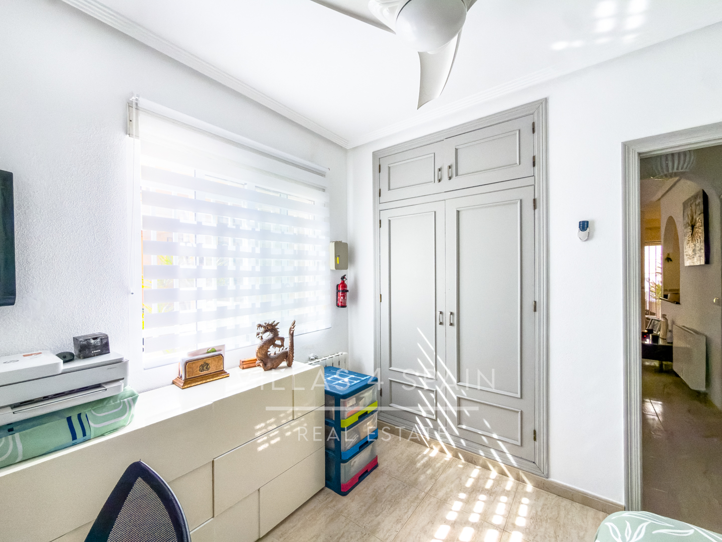 Resale - 3 Bed 3 bath Villa with Private Pool and Parking + Hot tub and Guest apartment in El Galan, Villamartin - calle marbella - Alicante