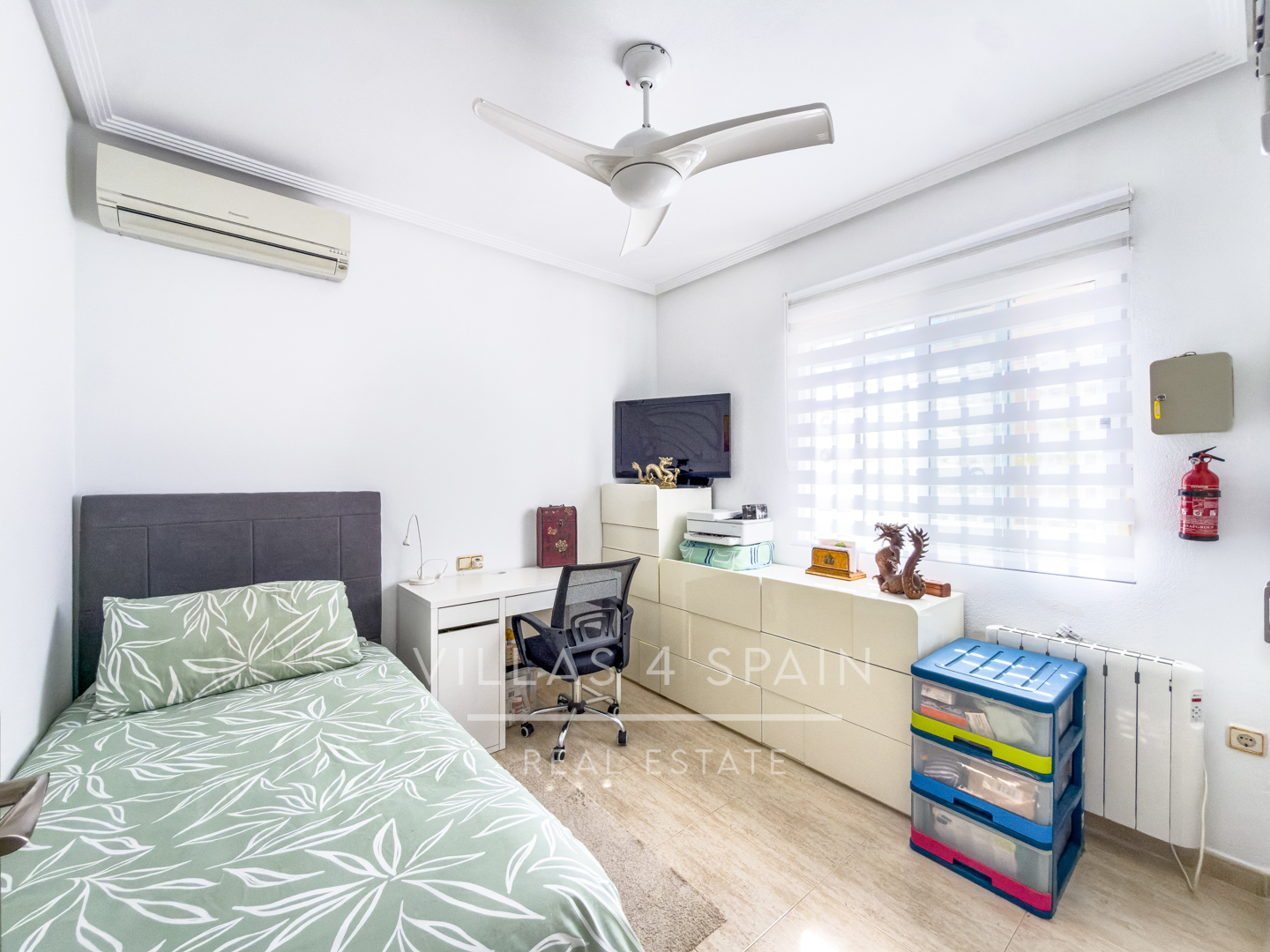 Resale - 3 Bed 3 bath Villa with Private Pool and Parking + Hot tub and Guest apartment in El Galan, Villamartin - calle marbella - Alicante