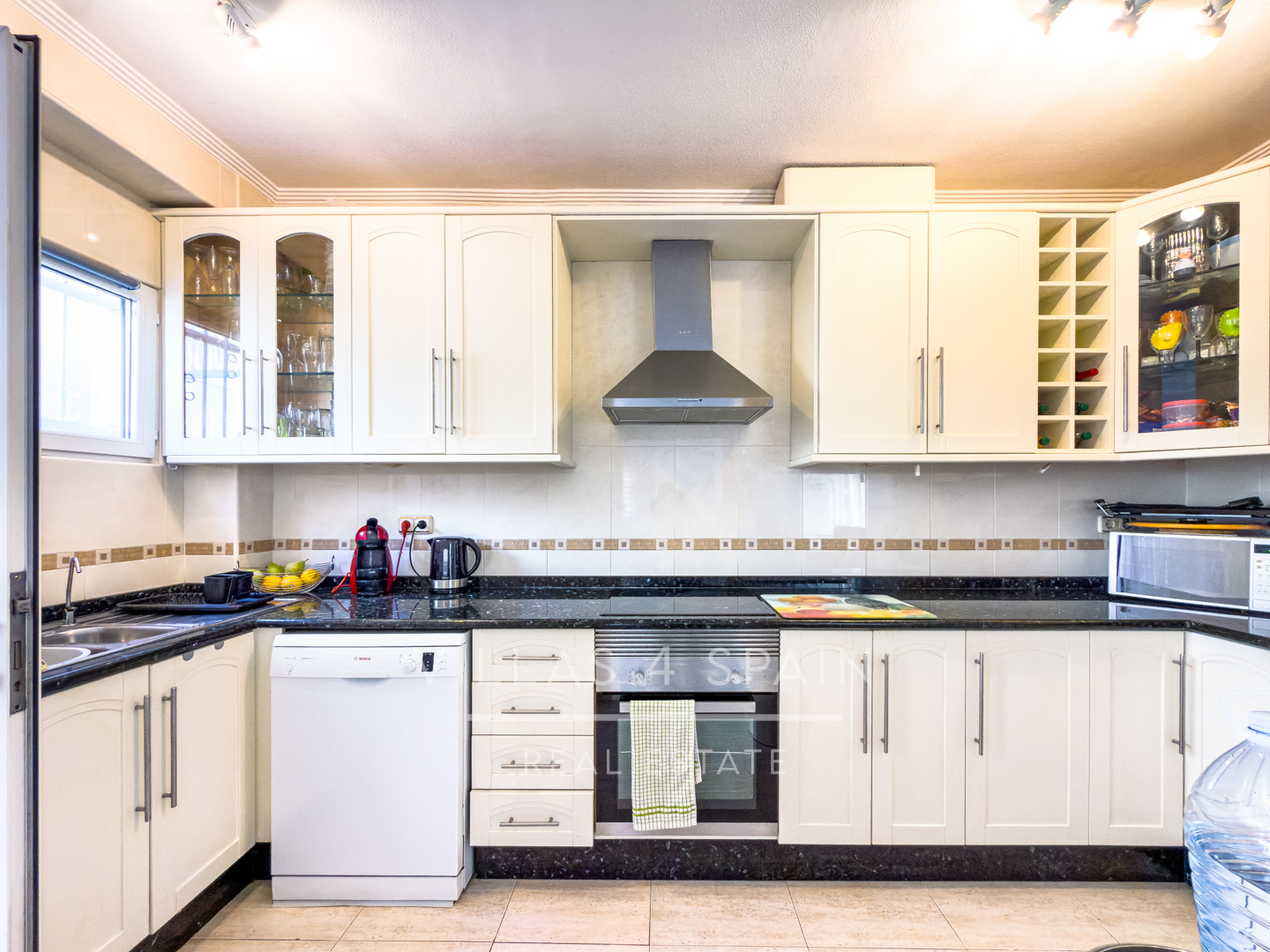 Resale - 3 Bed 3 bath Villa with Private Pool and Parking + Hot tub and Guest apartment in El Galan, Villamartin - calle marbella - Alicante
