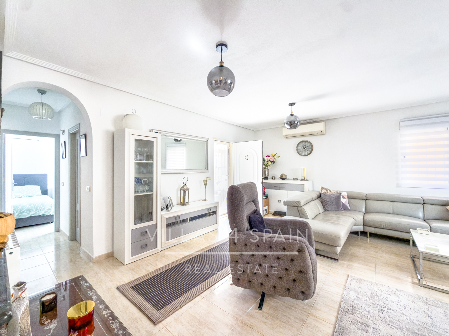 Resale - 3 Bed 3 bath Villa with Private Pool and Parking + Hot tub and Guest apartment in El Galan, Villamartin - calle marbella - Alicante