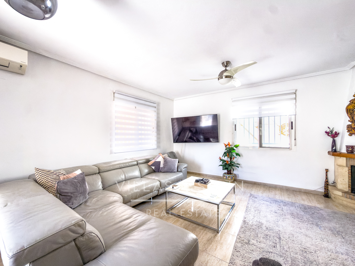 Resale - 3 Bed 3 bath Villa with Private Pool and Parking + Hot tub and Guest apartment in El Galan, Villamartin - calle marbella - Alicante
