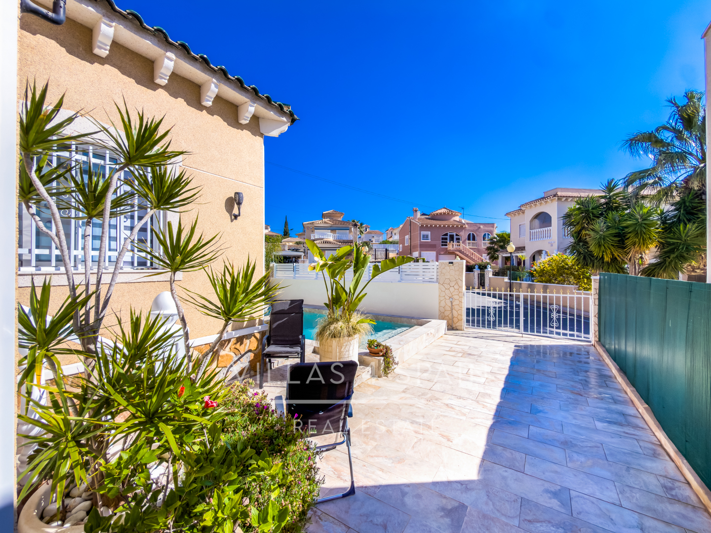 Resale - 3 Bed 3 bath Villa with Private Pool and Parking + Hot tub and Guest apartment in El Galan, Villamartin - calle marbella - Alicante