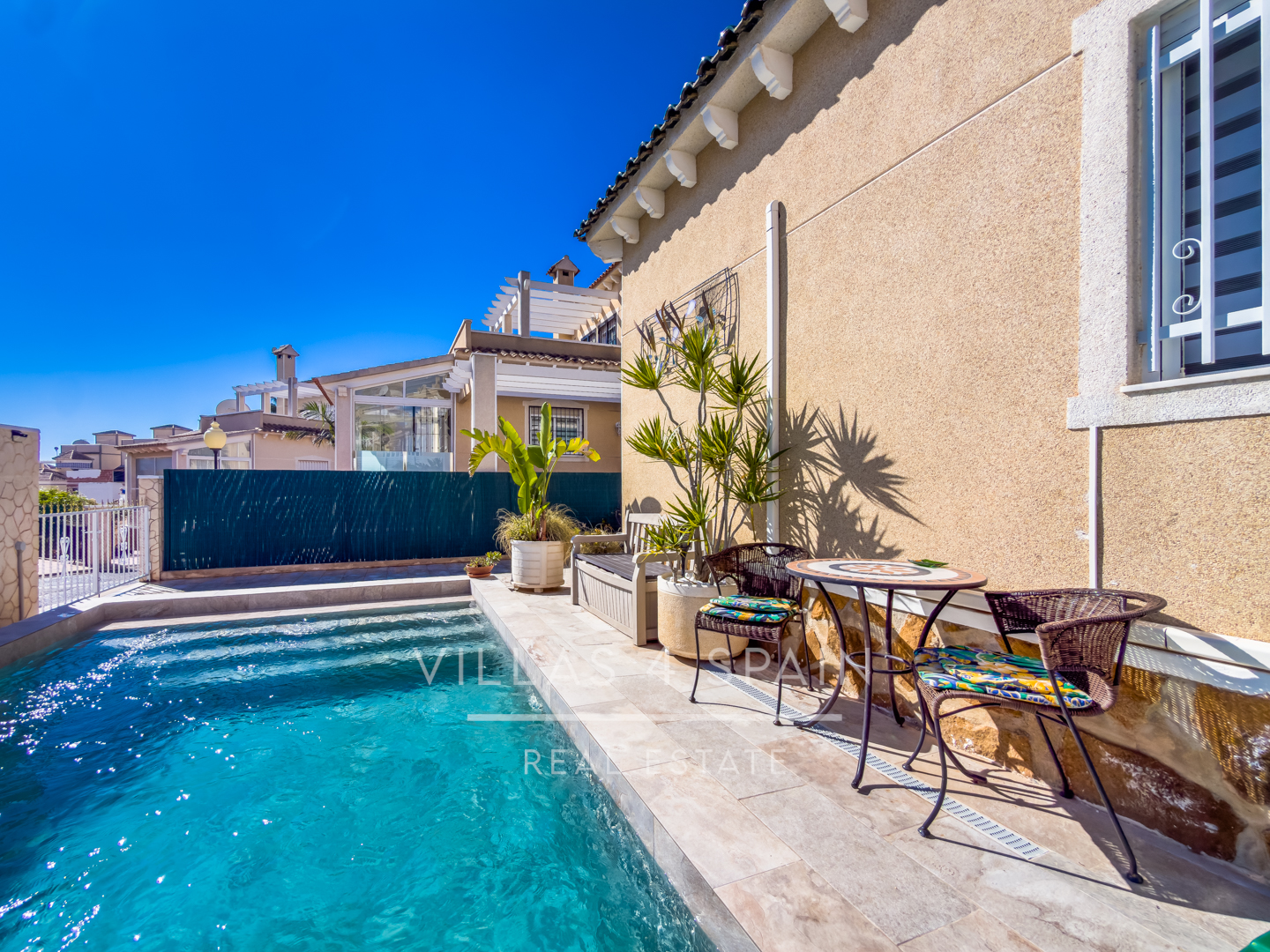 Resale - 3 Bed 3 bath Villa with Private Pool and Parking + Hot tub and Guest apartment in El Galan, Villamartin - calle marbella - Alicante