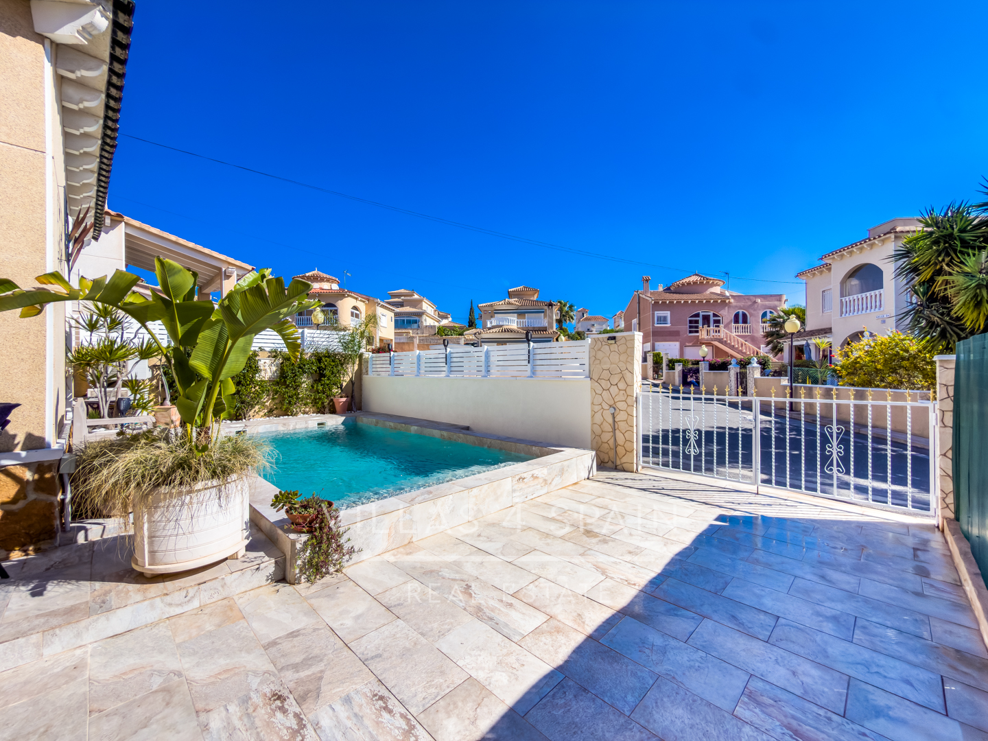 Resale - 3 Bed 3 bath Villa with Private Pool and Parking + Hot tub and Guest apartment in El Galan, Villamartin - calle marbella - Alicante
