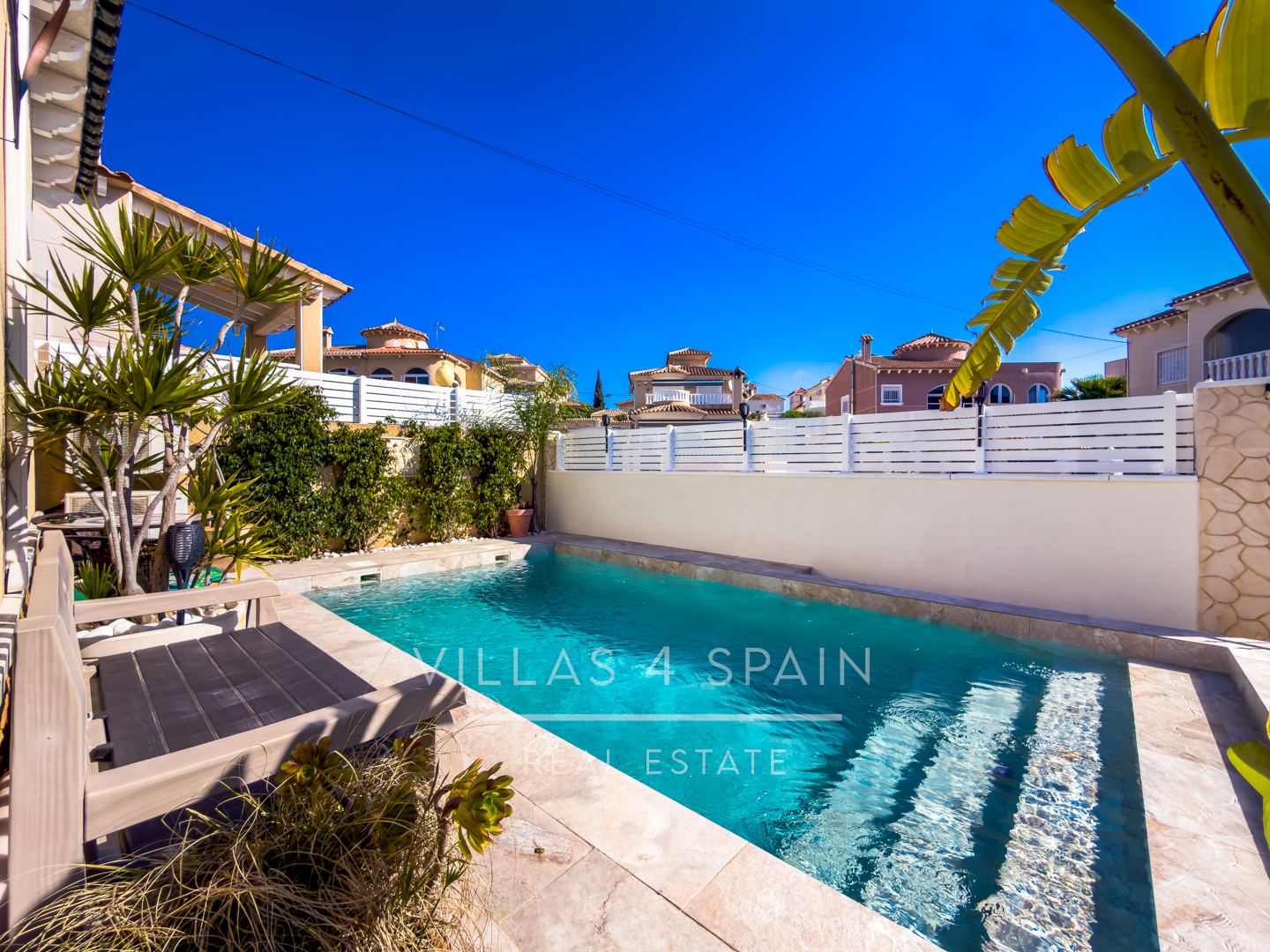 Resale - 3 Bed 3 bath Villa with Private Pool and Parking + Hot tub and Guest apartment in El Galan, Villamartin - calle marbella - Alicante