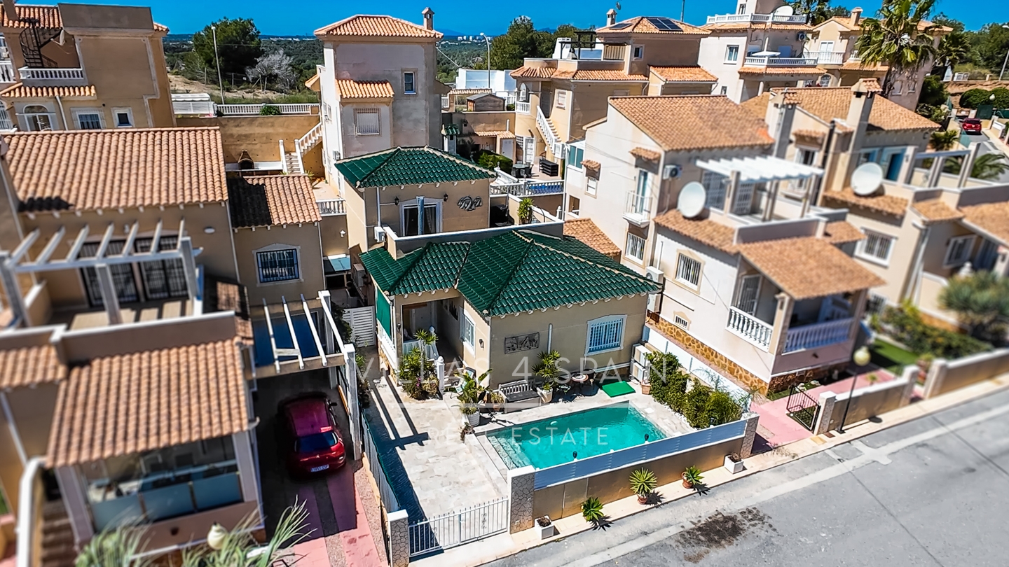 3 Bed 3 bath Villa with Private Pool and Parking + Hot tub and Guest apartment in El Galan, Villamartin