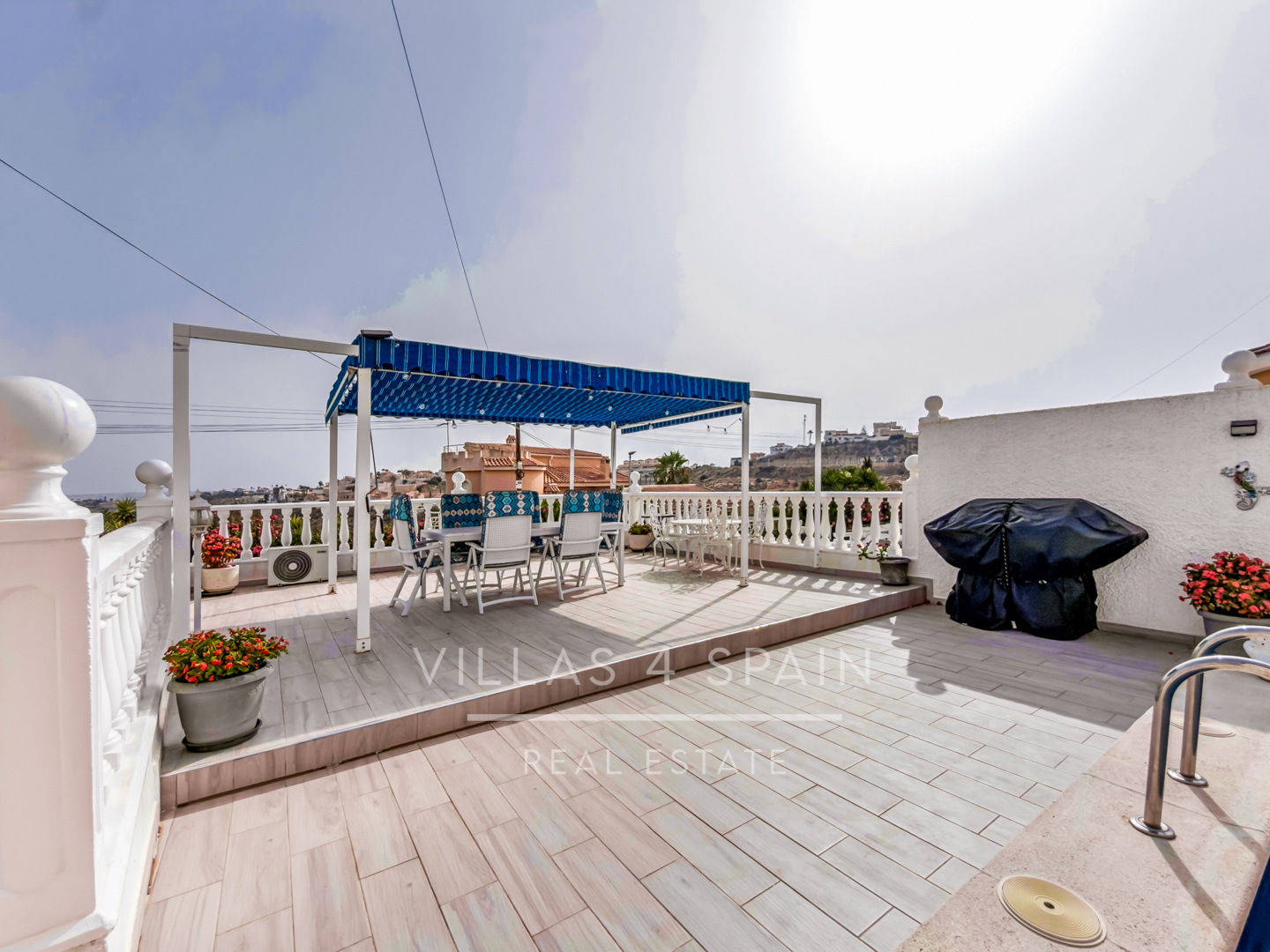 Resale - 3 Bed 3 Bath Villa with Private Pool and Parking with underbuild - C. Mar Mediterraneo - Alicante