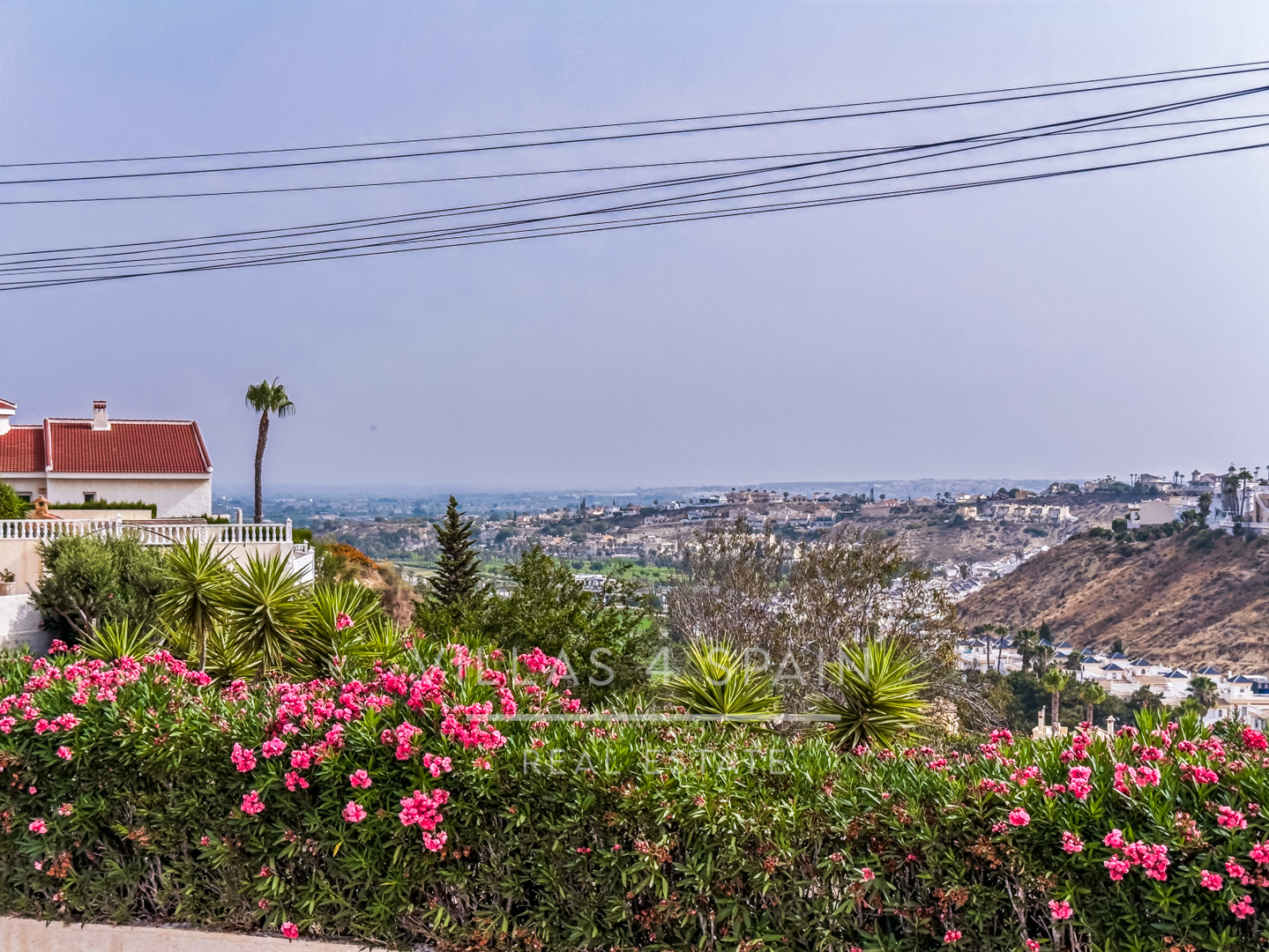 Resale - 3 Bed 3 Bath Villa with Private Pool and Parking with underbuild - C. Mar Mediterraneo - Alicante