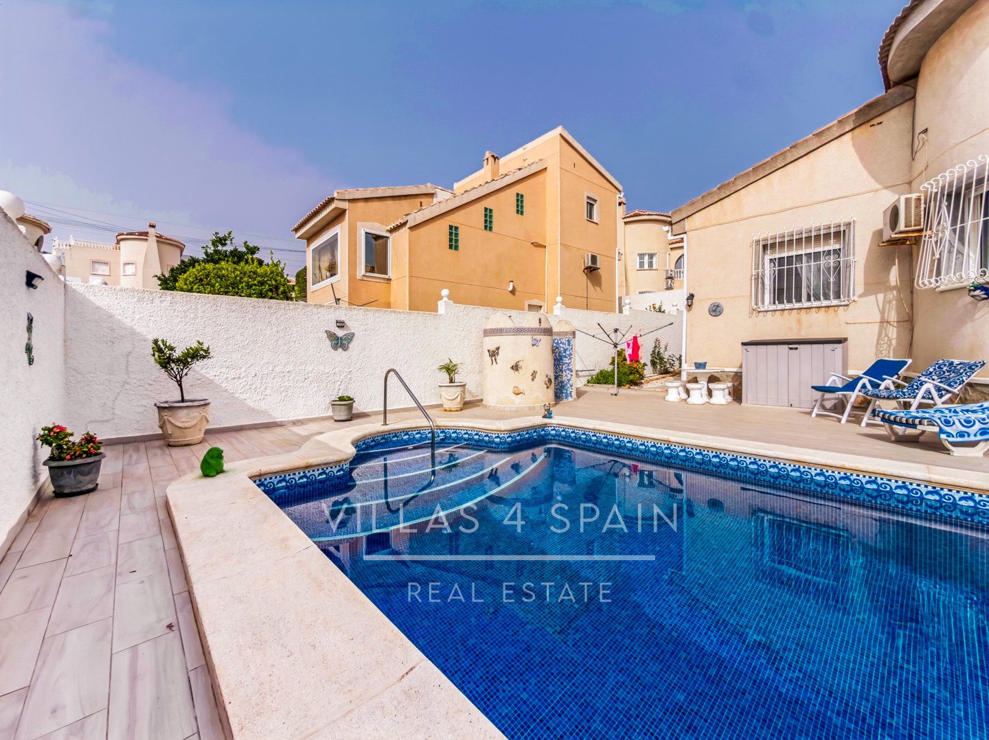 Resale - 3 Bed 3 Bath Villa with Private Pool and Parking with underbuild - C. Mar Mediterraneo - Alicante