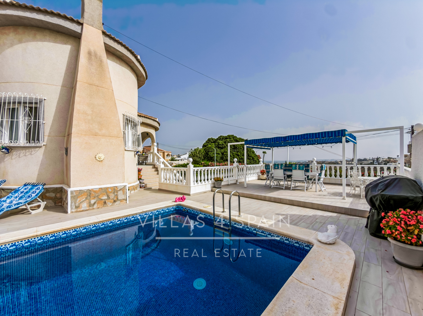 Resale - 3 Bed 3 Bath Villa with Private Pool and Parking with underbuild - C. Mar Mediterraneo - Alicante