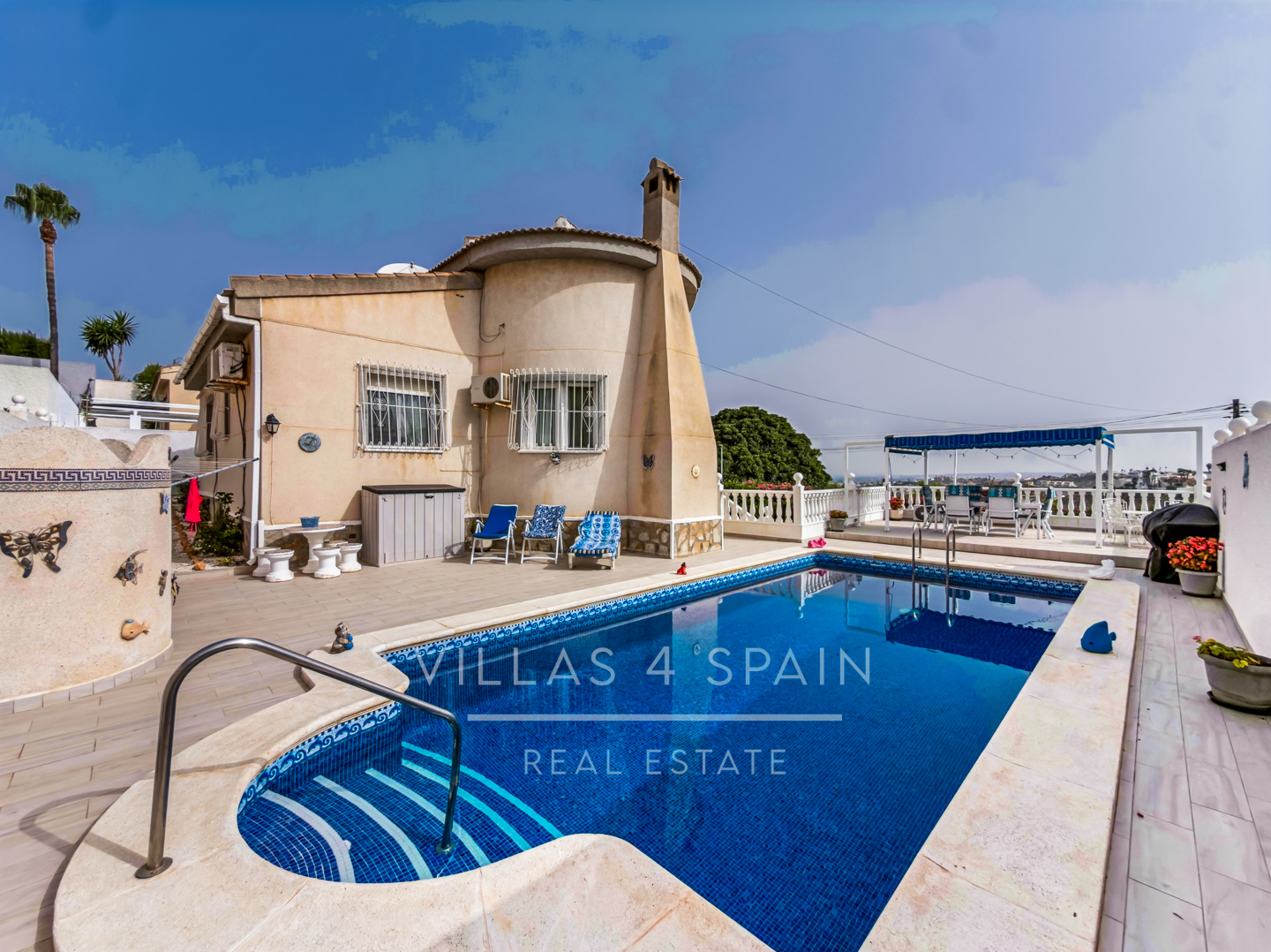 Resale - 3 Bed 3 Bath Villa with Private Pool and Parking with underbuild - C. Mar Mediterraneo - Alicante