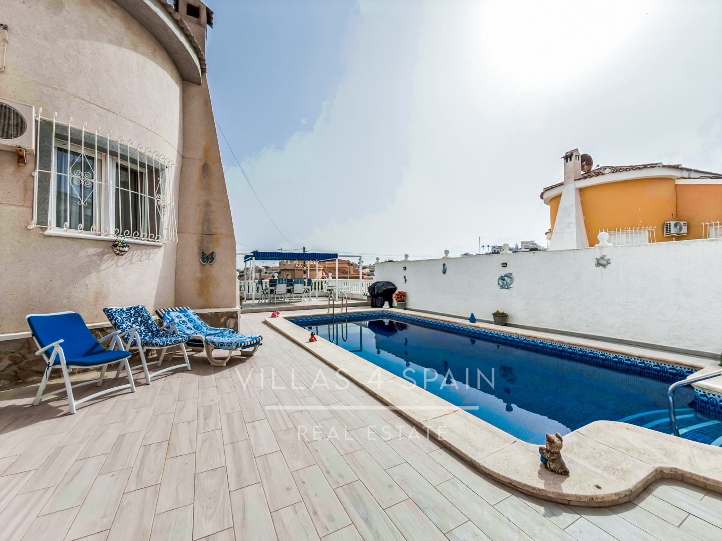 Resale - 3 Bed 3 Bath Villa with Private Pool and Parking with underbuild - C. Mar Mediterraneo - Alicante