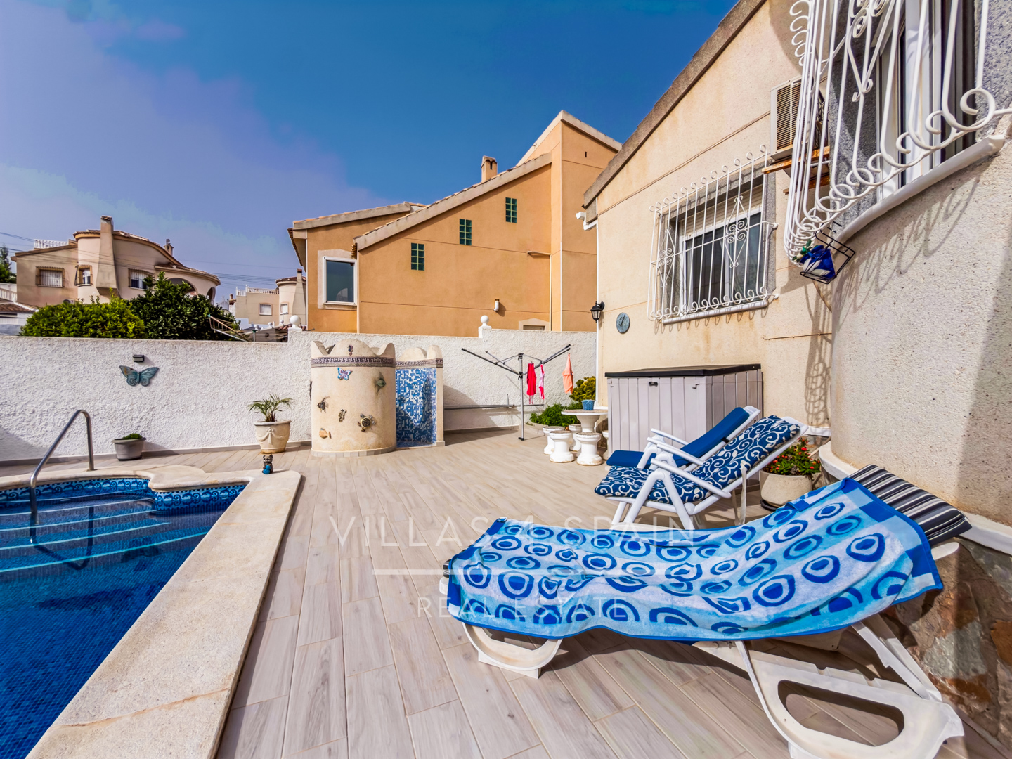 Resale - 3 Bed 3 Bath Villa with Private Pool and Parking with underbuild - C. Mar Mediterraneo - Alicante