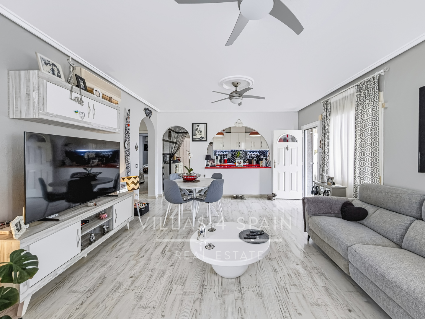 Resale - 3 Bed 3 Bath Villa with Private Pool and Parking with underbuild - C. Mar Mediterraneo - Alicante