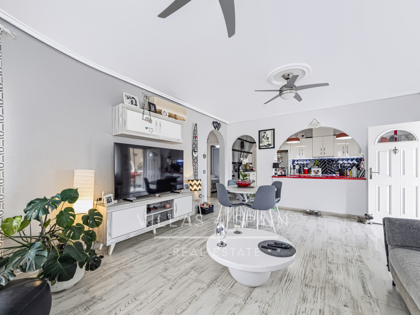 Resale - 3 Bed 3 Bath Villa with Private Pool and Parking with underbuild - C. Mar Mediterraneo - Alicante