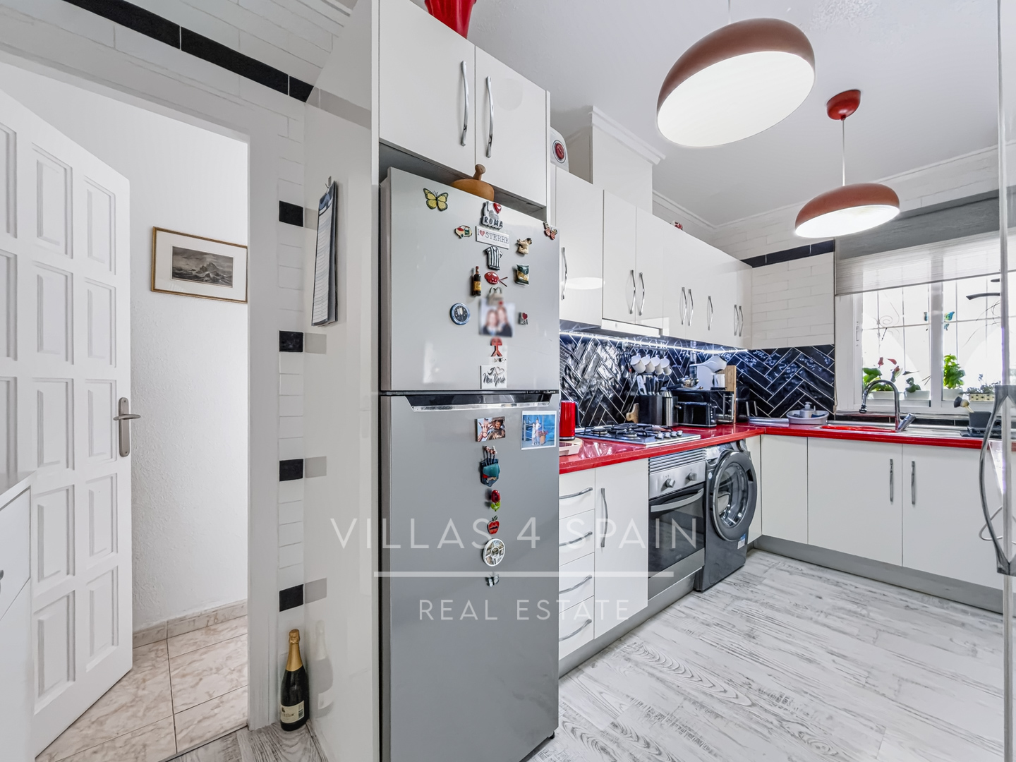 Resale - 3 Bed 3 Bath Villa with Private Pool and Parking with underbuild - C. Mar Mediterraneo - Alicante