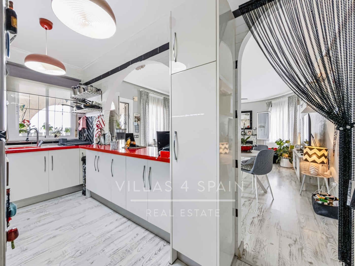 Resale - 3 Bed 3 Bath Villa with Private Pool and Parking with underbuild - C. Mar Mediterraneo - Alicante