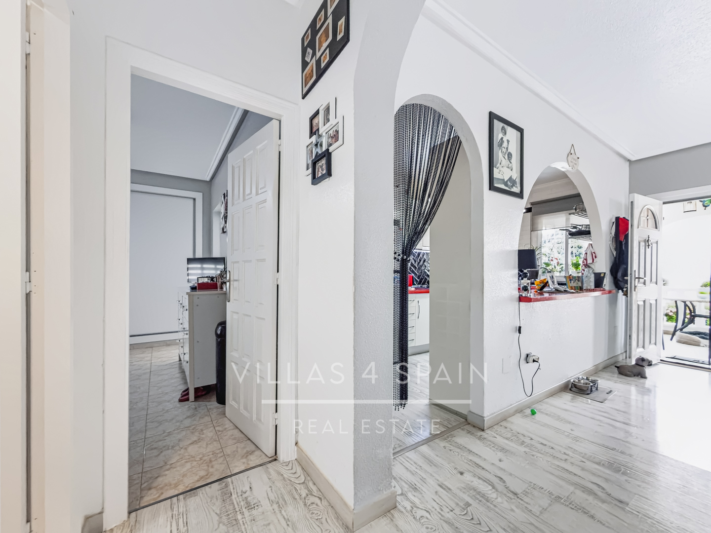 Resale - 3 Bed 3 Bath Villa with Private Pool and Parking with underbuild - C. Mar Mediterraneo - Alicante