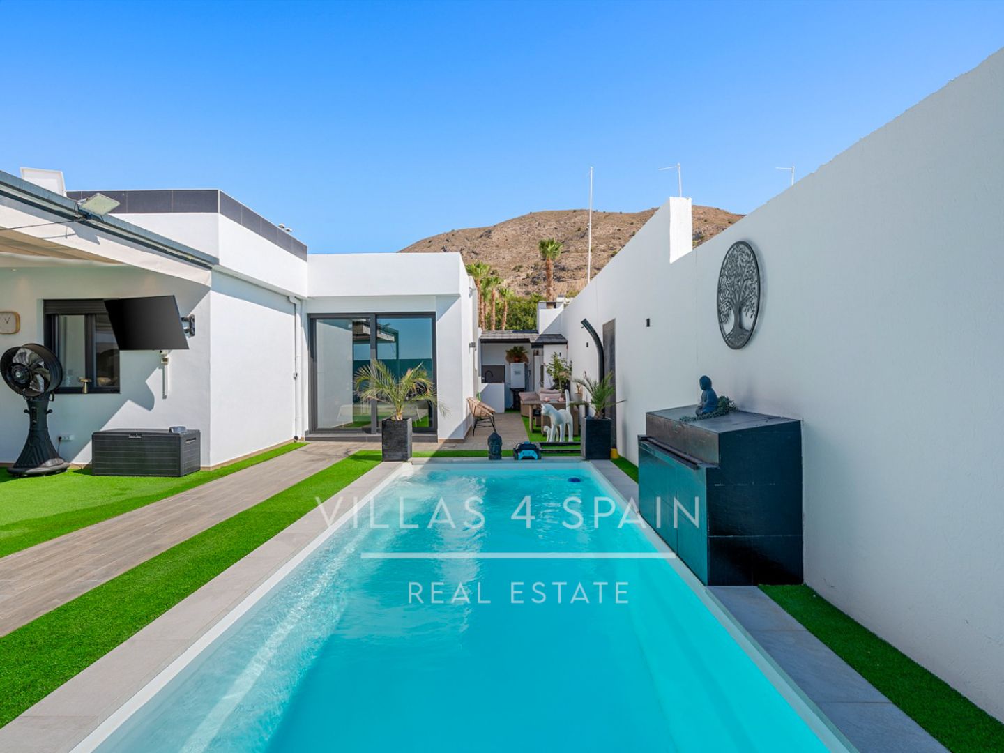 4 Bed 2 Bath Villa with Private Pool and Parking in Las Kalendas Fortuna