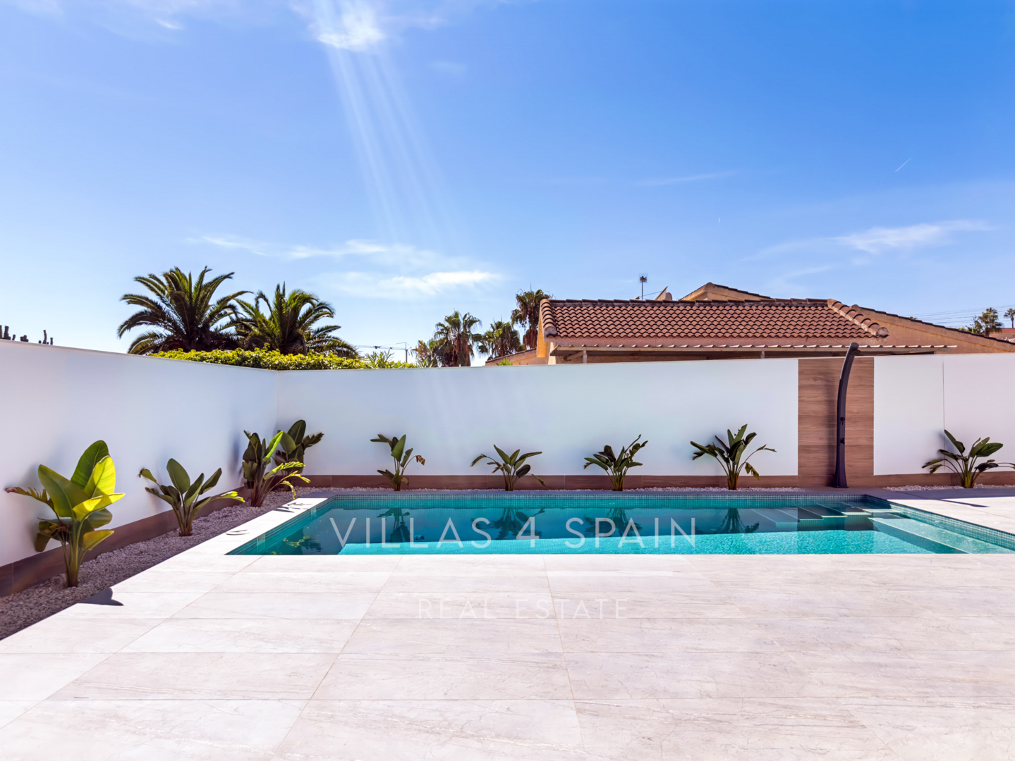 Resale - 5 Bed 4 Bath LUXURY CORNER PLOT VILLA with Pool IN CIUDAD QUESADA  -  - 