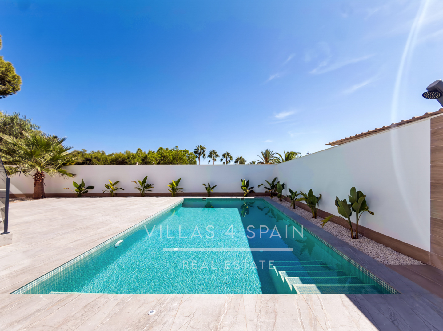 Resale - 5 Bed 4 Bath LUXURY CORNER PLOT VILLA with Pool IN CIUDAD QUESADA  -  - 