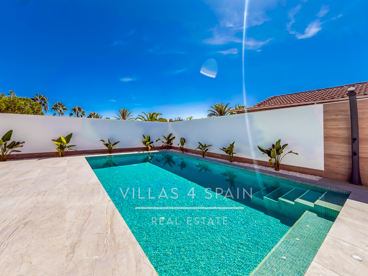 Resale - 5 Bed 4 Bath LUXURY CORNER PLOT VILLA with Pool IN CIUDAD QUESADA  -  - 