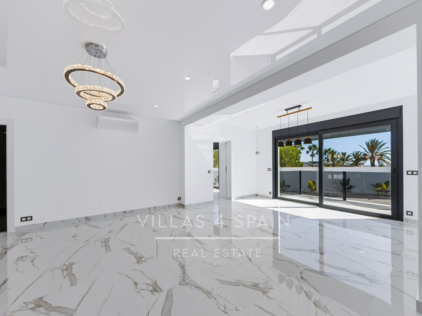 Resale - 5 Bed 4 Bath LUXURY CORNER PLOT VILLA with Pool IN CIUDAD QUESADA  -  - 