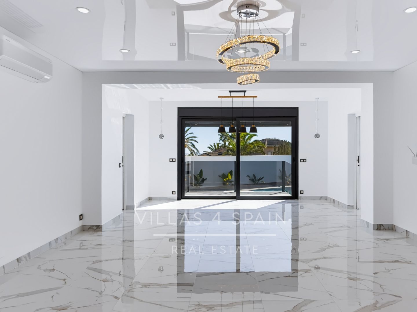Resale - 5 Bed 4 Bath LUXURY CORNER PLOT VILLA with Pool IN CIUDAD QUESADA  -  - 
