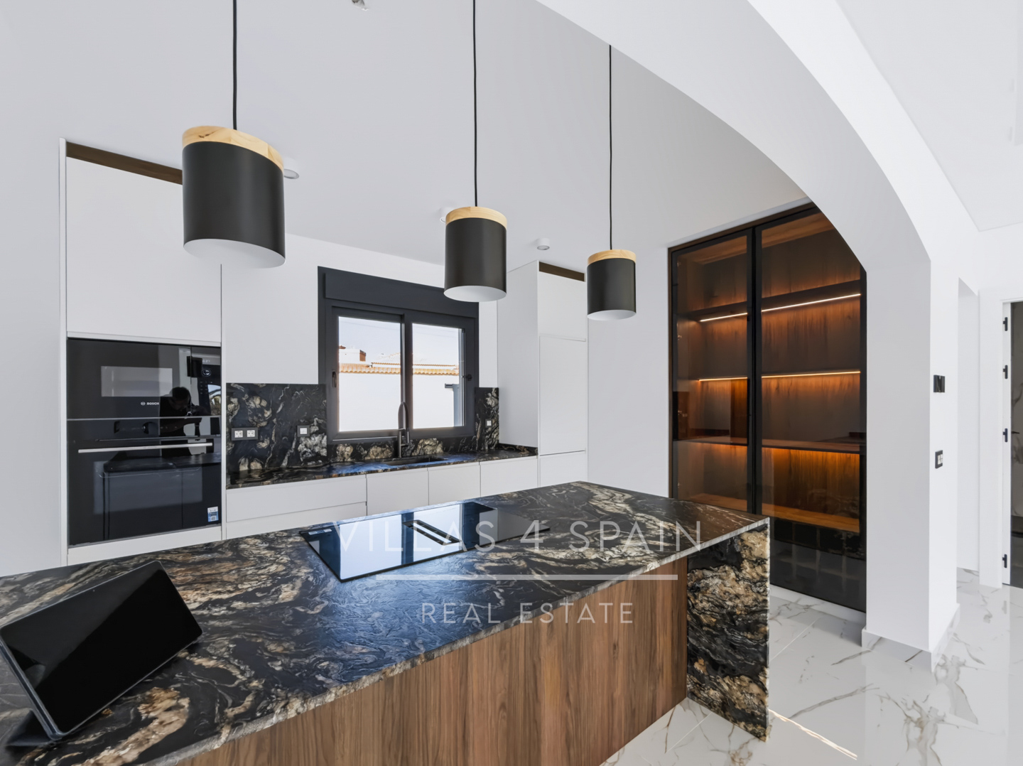 Resale - 5 Bed 4 Bath LUXURY CORNER PLOT VILLA with Pool IN CIUDAD QUESADA  -  - 