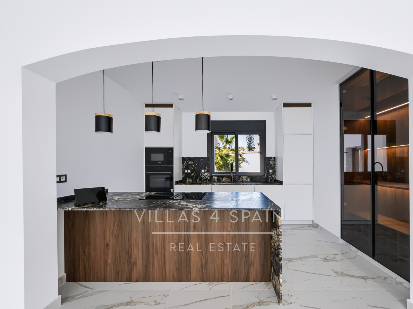 Resale - 5 Bed 4 Bath LUXURY CORNER PLOT VILLA with Pool IN CIUDAD QUESADA  -  - 