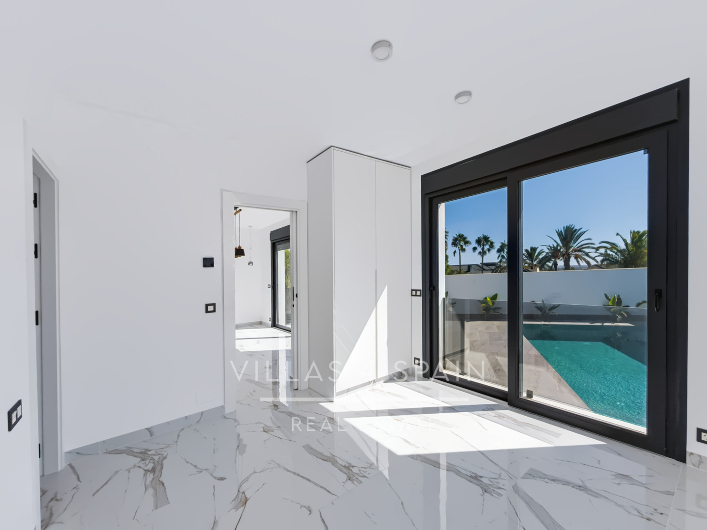 Resale - 5 Bed 4 Bath LUXURY CORNER PLOT VILLA with Pool IN CIUDAD QUESADA  -  - 