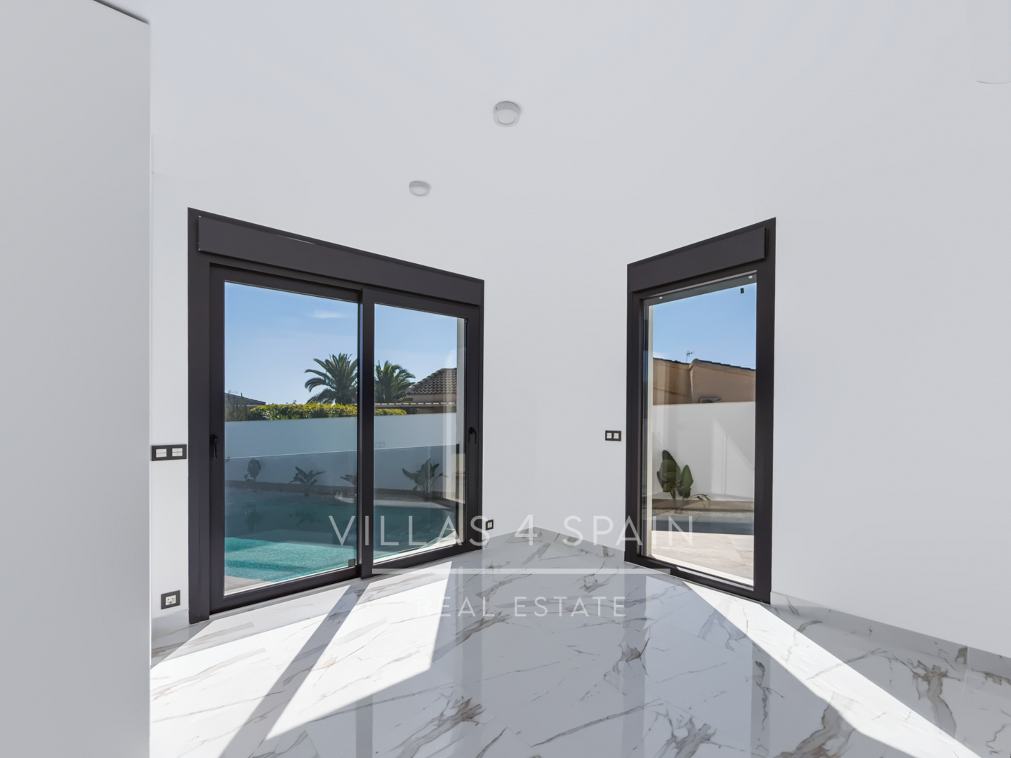 Resale - 5 Bed 4 Bath LUXURY CORNER PLOT VILLA with Pool IN CIUDAD QUESADA  -  - 