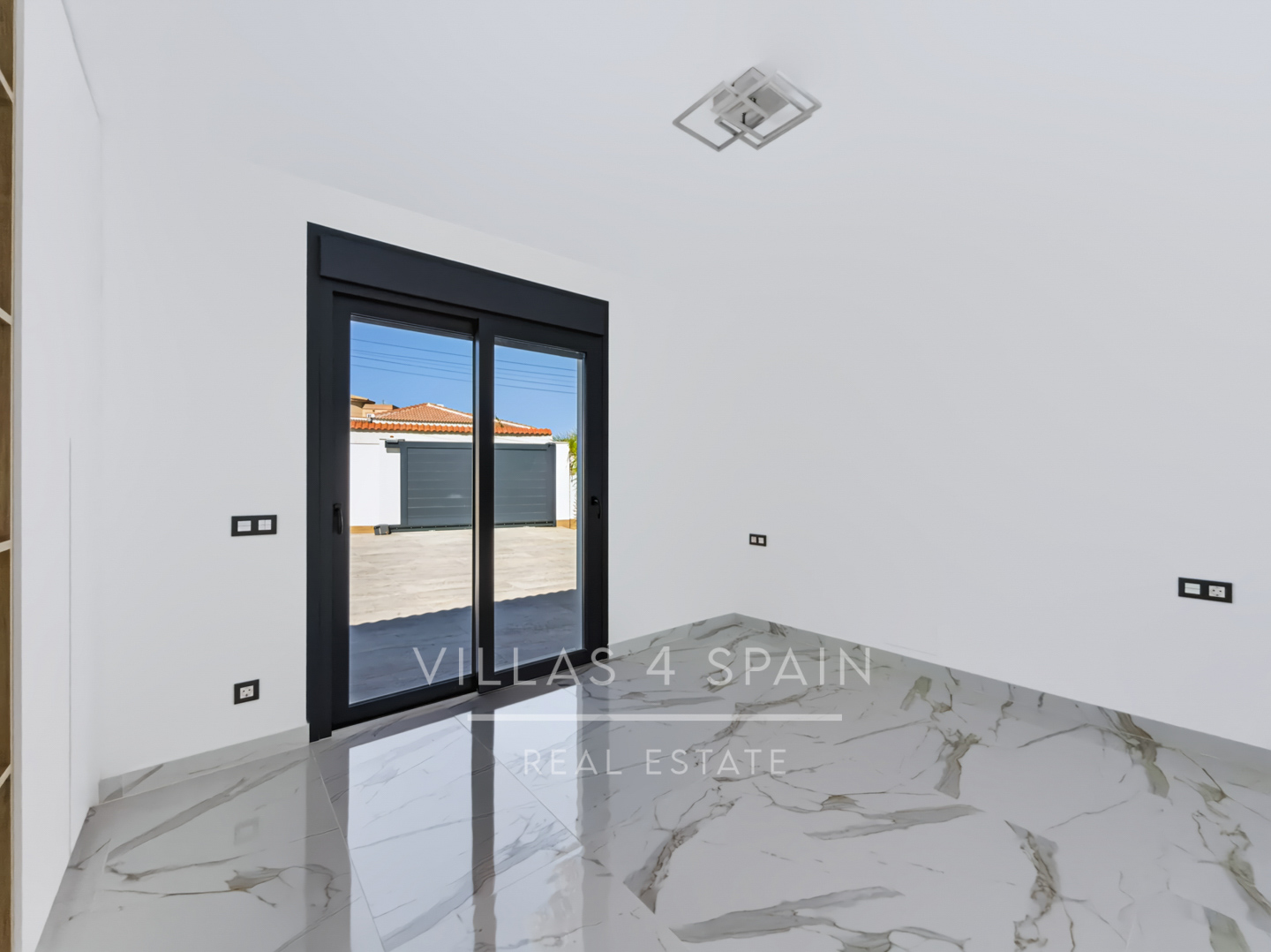 Resale - 5 Bed 4 Bath LUXURY CORNER PLOT VILLA with Pool IN CIUDAD QUESADA  -  - 
