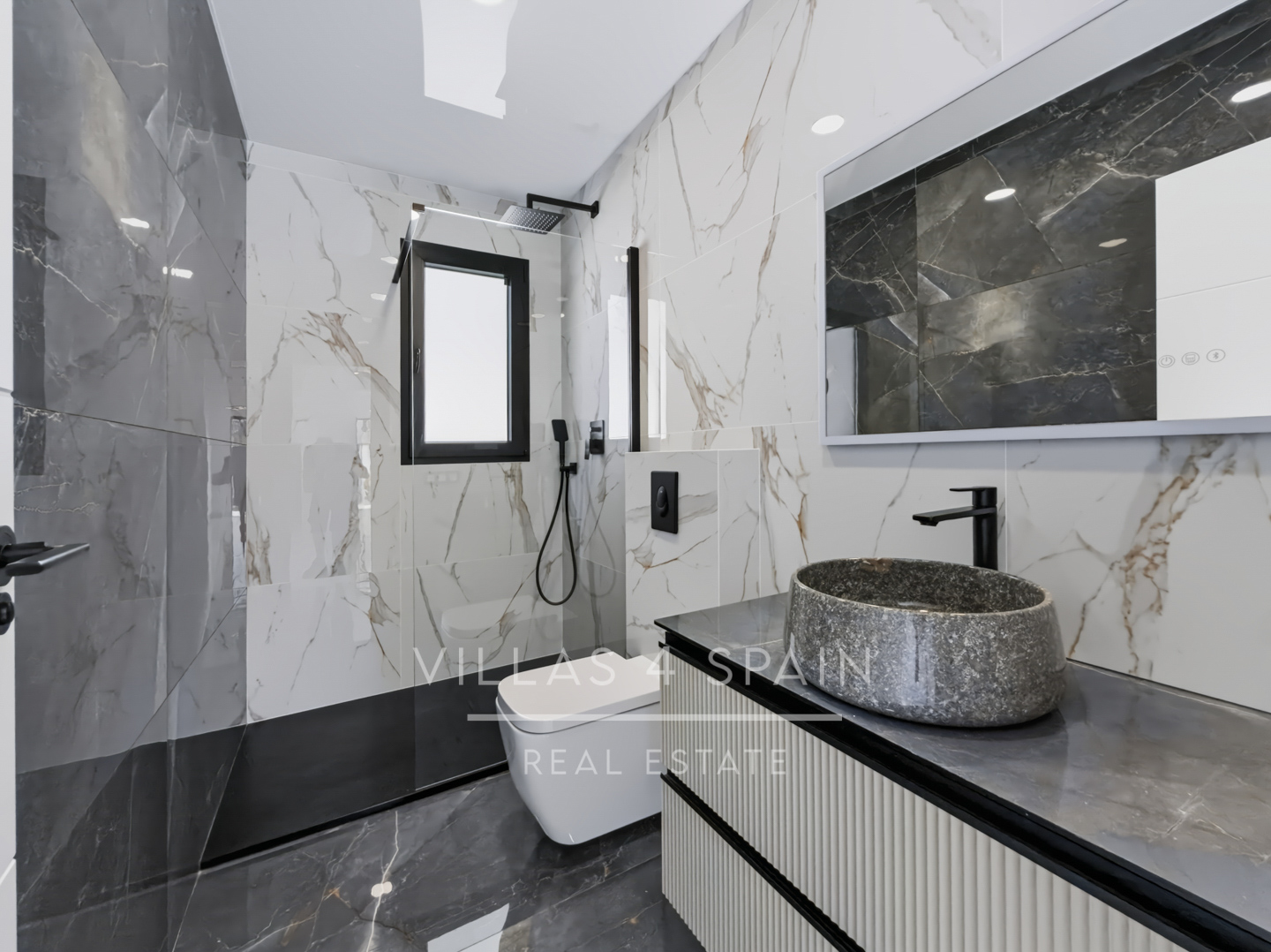 Resale - 5 Bed 4 Bath LUXURY CORNER PLOT VILLA with Pool IN CIUDAD QUESADA  -  - 
