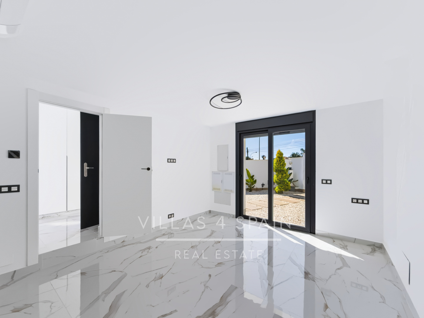 Resale - 5 Bed 4 Bath LUXURY CORNER PLOT VILLA with Pool IN CIUDAD QUESADA  -  - 