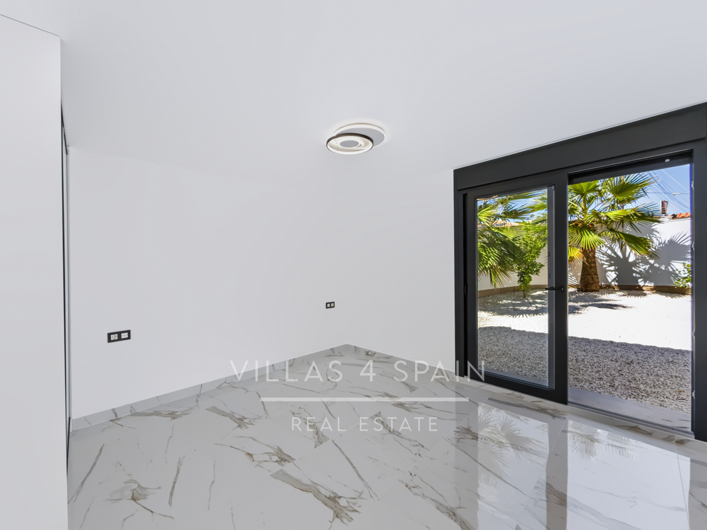Resale - 5 Bed 4 Bath LUXURY CORNER PLOT VILLA with Pool IN CIUDAD QUESADA  -  - 
