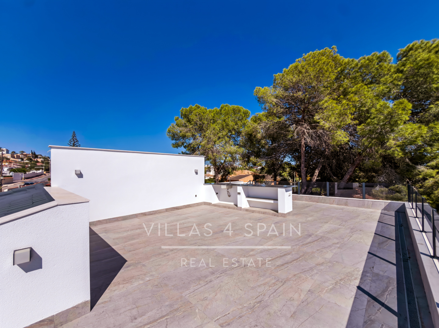 Resale - 5 Bed 4 Bath LUXURY CORNER PLOT VILLA with Pool IN CIUDAD QUESADA  -  - 