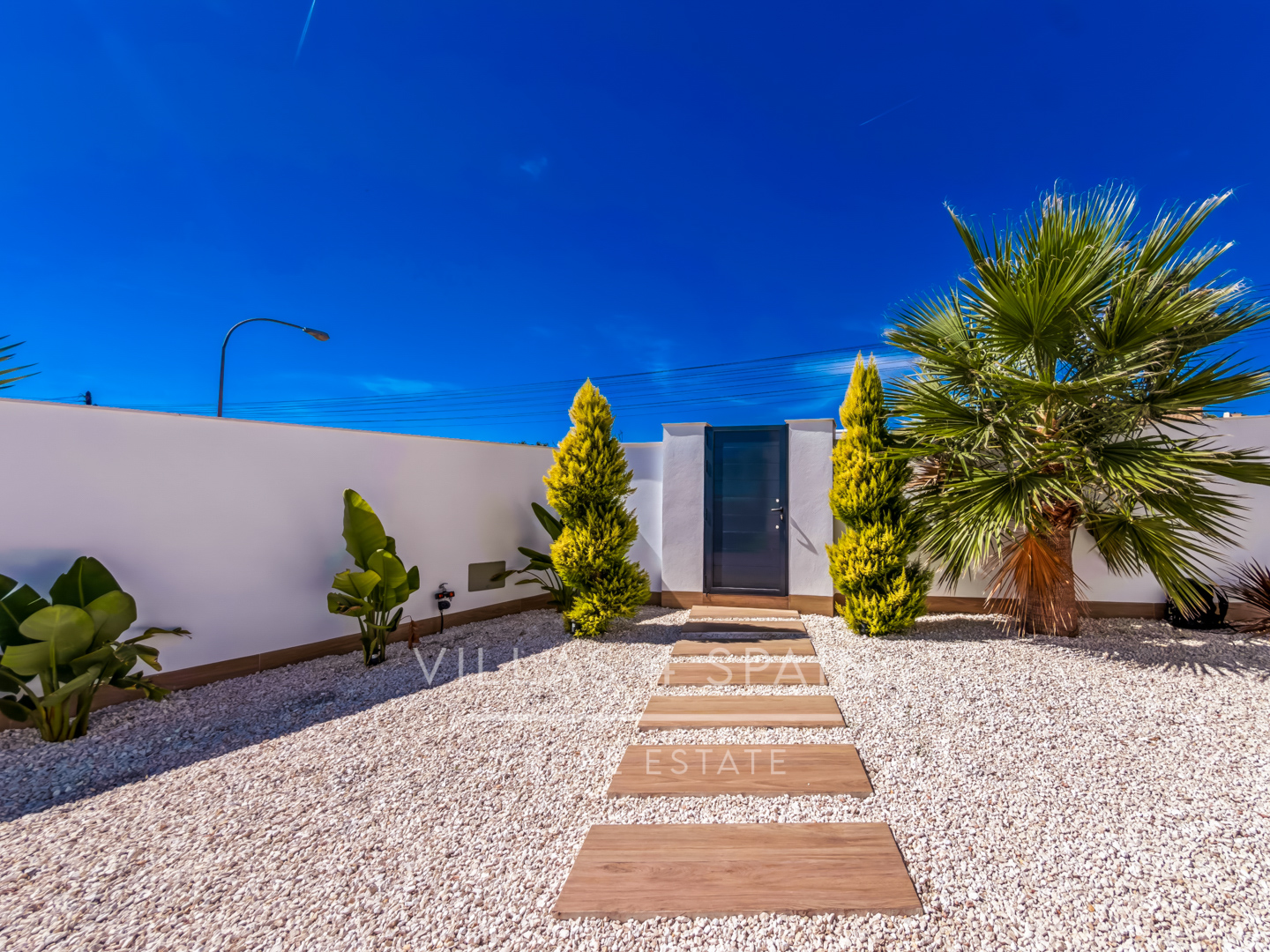 Resale - 5 Bed 4 Bath LUXURY CORNER PLOT VILLA with Pool IN CIUDAD QUESADA  -  - 