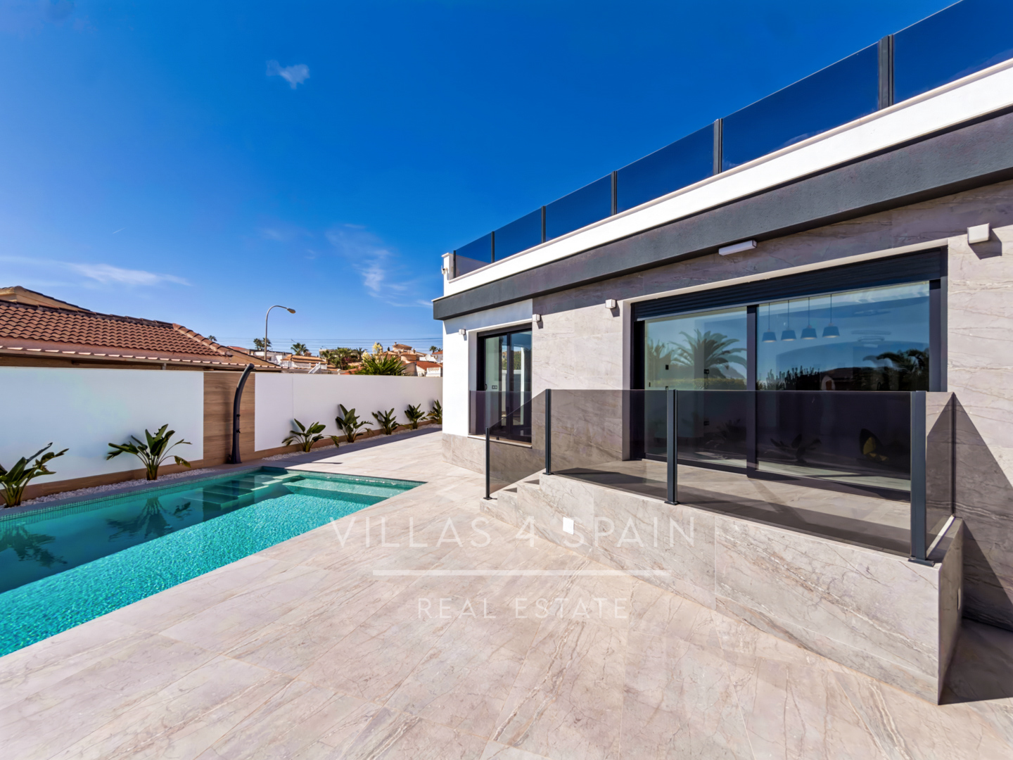 Resale - 5 Bed 4 Bath LUXURY CORNER PLOT VILLA with Pool IN CIUDAD QUESADA  -  - 