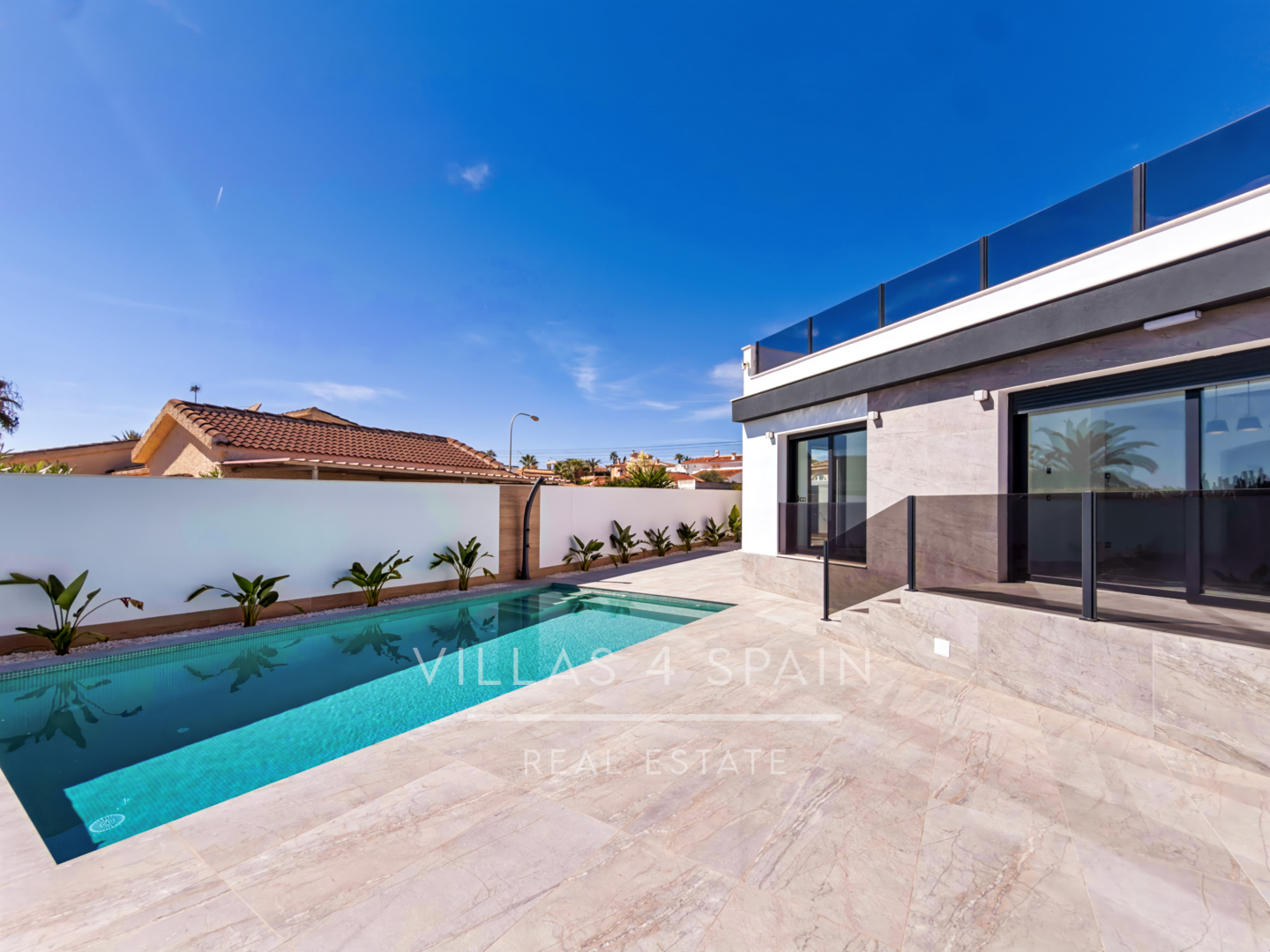 Resale - 5 Bed 4 Bath LUXURY CORNER PLOT VILLA with Pool IN CIUDAD QUESADA  -  - 