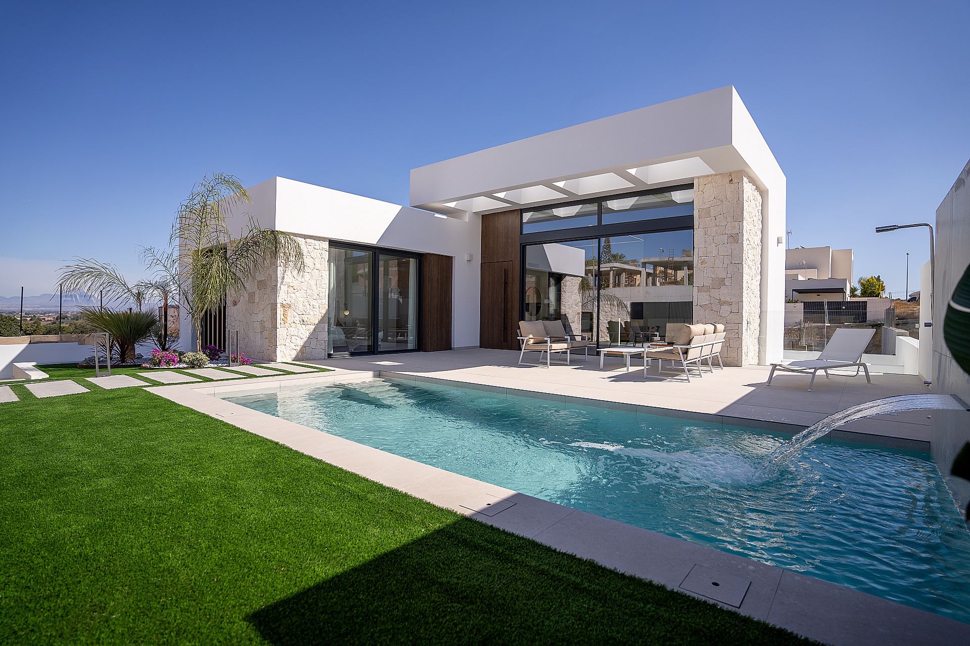 Resale - 4 Bedroom 4 Bathroom Villa in Rojales -  - Alicante