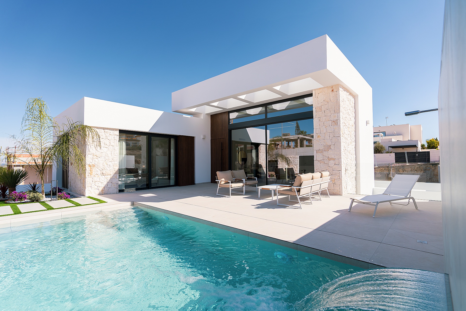 Resale - 4 Bedroom 4 Bathroom Villa in Rojales -  - Alicante