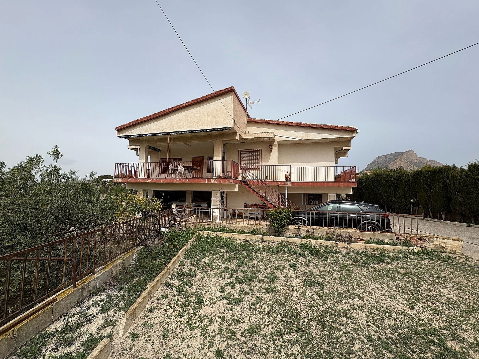 Resale - 4 Bedroom 1 Bathroom Country house in Petrer -  - Alicante