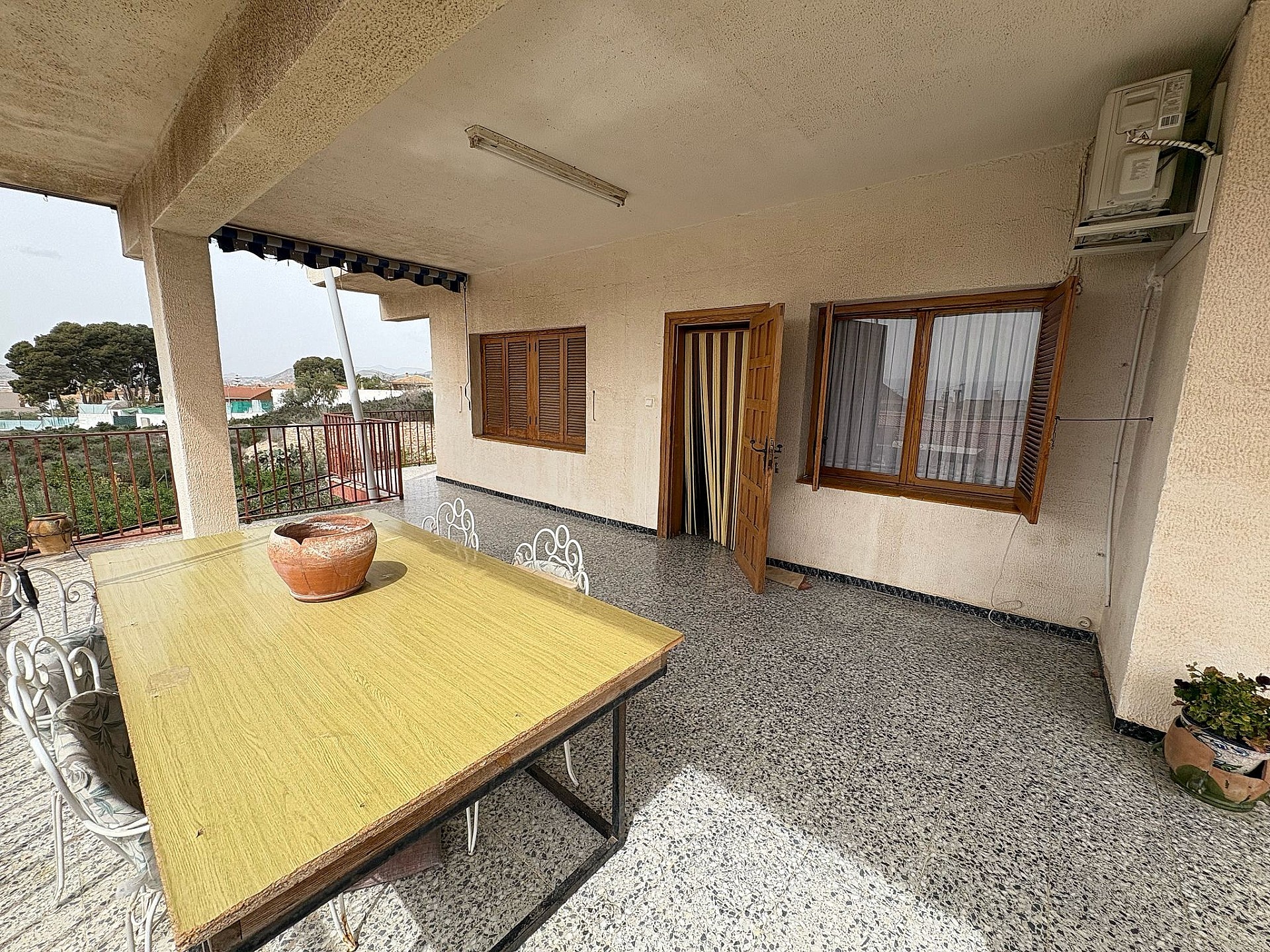 Resale - 4 Bedroom 1 Bathroom Country house in Petrer -  - Alicante