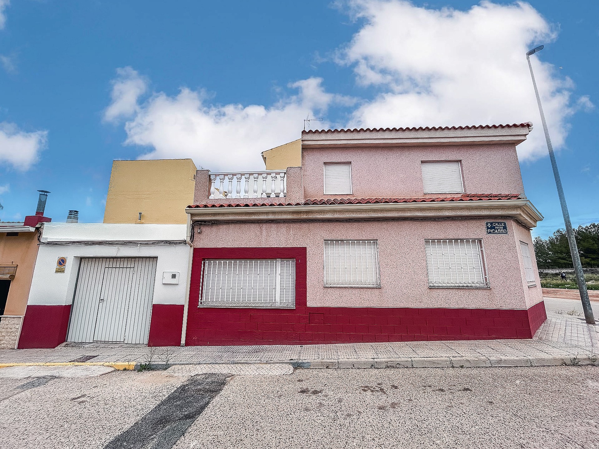 Resale - 5 Bedroom 2 Bathroom Townhouse in Pinoso -  - Alicante