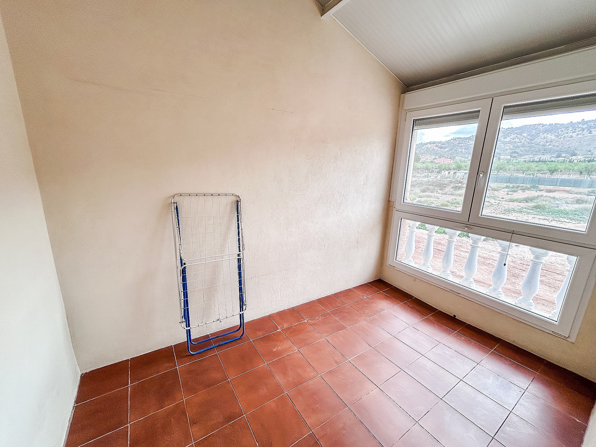 Resale - 5 Bedroom 2 Bathroom Townhouse in Pinoso -  - Alicante
