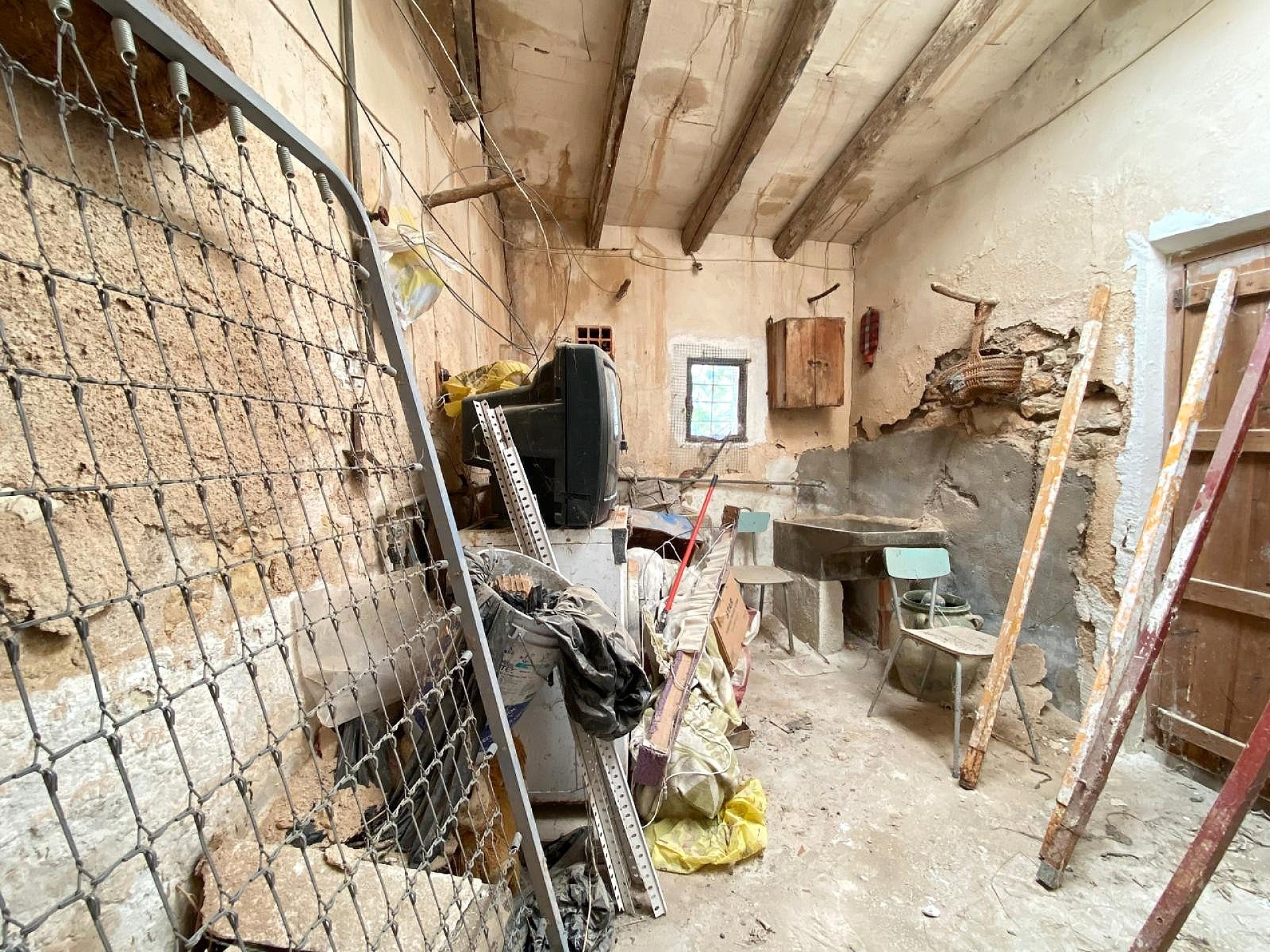 Resale - 7 Bedroom 1 Bathroom Village house in Pinoso -  - Alicante